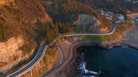 Carreteras-Sinuosas-Del-Puente-Sea-Cliff-Y-Del-Puente-Lawrence-Hargrave-Drive-Al-Amanecer-En-Australia
