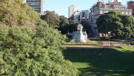 Antenne---Recoleta-Mitre-Park-Und-Denkmal,-Buenos-Aires,-Argentinien,-Totale
