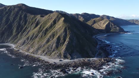 Flying-alone-the-Red-Rocks-Coastal-Walkway-in-Wellington,-New-Zealand