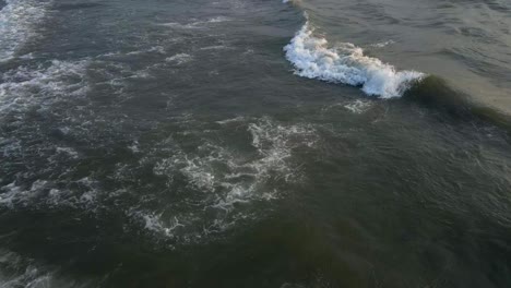 Sonnenuntergang-Wellen-Friedlich-Indien-Goa-Strand-Drohne-Erschossen