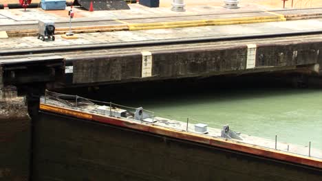 Hydraulische-Tore-Der-Pedro-Miguel-Schleusen-Am-Panamakanal