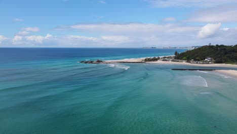 Distant-View-Of-Currumbin-Beach-And-Wallace-Nicoll-Park-At-Gold-Coast-City,-Queensland,-Australia