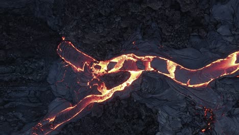 Sluggish-moving-lava-river-at-active-volcano-fissure-in-Iceland,-top-down