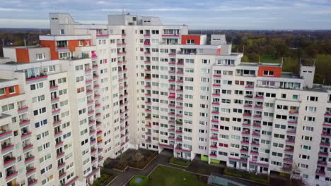 Office-And-Apartment-Block-At-Housing-Estate-By-Company-Of-Osterholz-Tenever-In-Bremen,-Germany