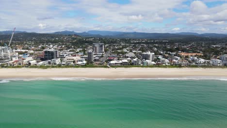 Scenery-Of-Coastal-Suburb-Of-Palm-Beach-At-Waterfront-In-Gold-Coast-City,-Queensland,-Australia
