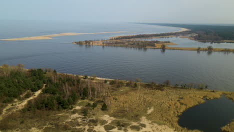 Vista-Panorámica-De-La-Reserva-Mewia-Lacha-En-La-Isla-Sobieszewo-En-El-Mar-Báltico,-Polonia