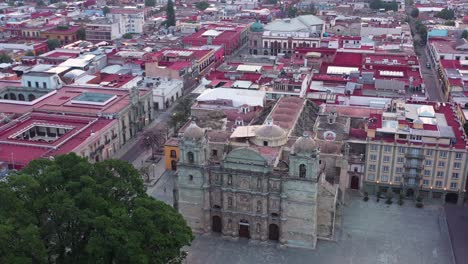 Aerial-View-of-Oaxaca-Historic-Center,-Mexico,-Unesco-World-Heritage-City,-Roman-Catholic-Cathedral-and-Neighborhood-Buildings,-Drone-Shot