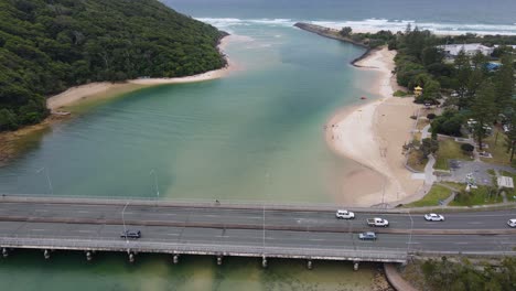Vehicles-Passing-On-Tallebudgera-Creek-Bridge-In-Gold-Coast,-Queensland