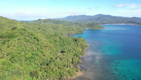 Tropische-Inseln-Auf-Den-Philippinen-Mit-Malerischem-Blauem-Meer-Im-Sommer