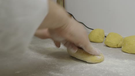 Chef-Drops-flour-onto-the-pasta-dough