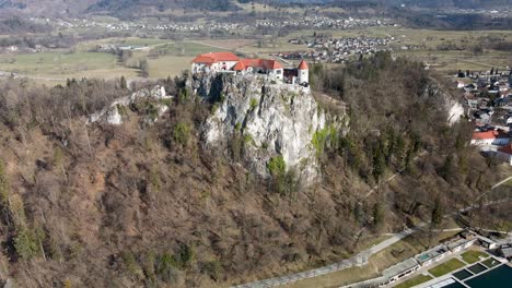 Bled-Castle,-Blejski-grad,-overlooking-the-Bled-lake,-Alps,-Slovenia