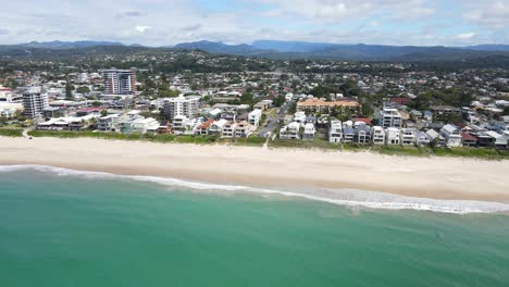 Küstenvorort-Palm-Beach-Am-Wasser-Im-Australischen-Bundesstaat-Queensland