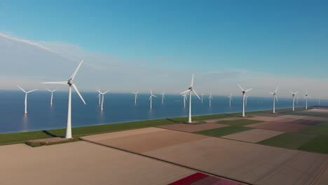 Rotierende-Offshore-Windkraftanlagen-In-Den-Niederlanden-Im-Sommer