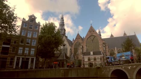 Oude-Kerk,-Old-Church,-viewed-from-across-the-Oudezijds-Voorburgwal