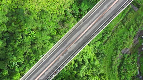 Agas-Agas-Bridge,-Sogod,-Southern-Leyte,-Philippines---Top-View-Of-Drone-Rotating-Above-Agas-Agas-Bridge-With-Vehicles-Passing-By-And-People-Standing-At-The-Side-Of-The-Bridge---Aerial-Shot
