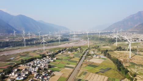 Drohnenaufnahmen-Eines-Großen-Chinesischen-Windparks-Im-Tal-Von-Sichuan