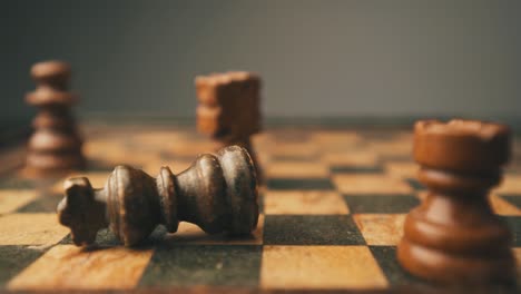 Schachmatt-Schwarzer-König-Nahaufnahme-Schachspiel