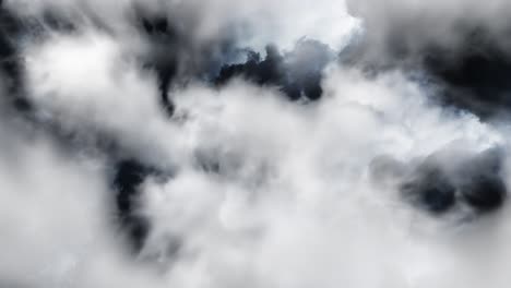 Una-Tormenta-Entre-Las-Nubes-Columbus-Oscuras-Y-Blancas