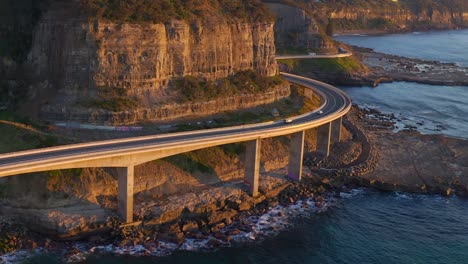 Sea-Cliff-Bridge-Bei-Sonnenaufgang-In-Coalcliff,-NSW,-Australien