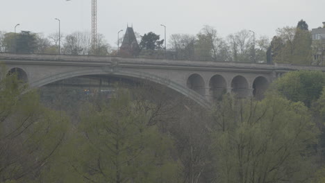 Schöne-Aussicht-Auf-Die-Adolfbrücke-In-Der-Innenstadt-Von-Luxemburg