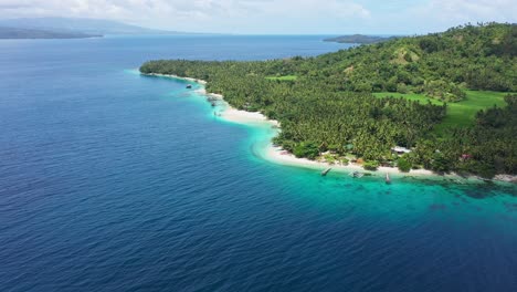 Malerischer-Strand-Auf-Der-Insel-San-Pablo-Mit-Blauem-Meer-In-Southern-Leyte,-Philippinen