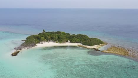 Drohnenblick-Auf-Die-Wunderschöne-Insel-Der-Malediven