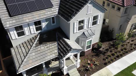 Descending-aerial-on-Tustin-house,-solar-on-roof,-green-energy