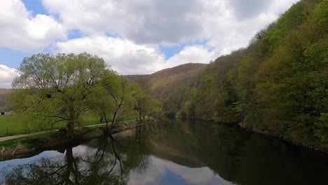View-of-the-Ourthe-river-in-Esneux,-Belgium