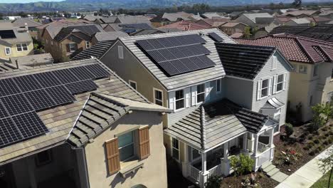 Tustin-houses-in-neighborhood,-solar-panels-on-roof