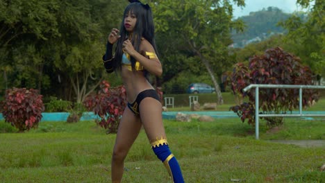 Cosplayer-in-a-sexy-Ishtar-from-fate-grand-order-costume-in-a-Caribbean-park