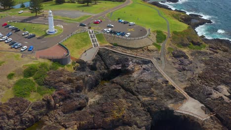 Vehicles-Parked-On-Blowhole-Point-Road-Near-Famous-Kiama-Lighthouse-And-Kiama-Blowhole-In-NSW,-Australia