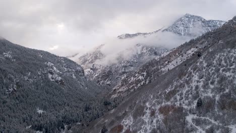 Mountain-shrouded-in-clouds-in-American-Fork-Canyon,-Wasatch-Mountains,-Utah