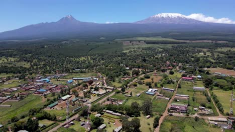 Luftaufnahme-Der-Sauberen-Luft-An-Den-Hängen-Des-Kilimandscharo-Kenia