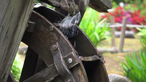 Wooden-korean-traditional-water-wheel-spinning-in-the-Namsan-park-in-summer-daytime-,-close-up
