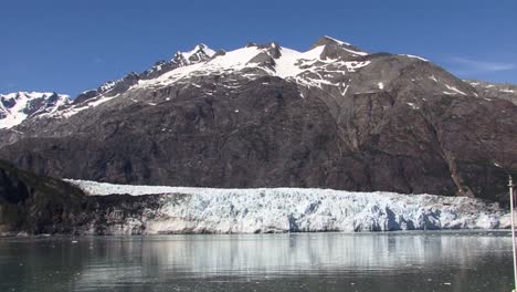 Wide-shot-of-Margerie-Glacier-in-Glacier-Bay-National-Park-and-Preserve,-Alaska