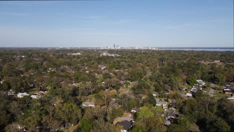Aerial-drone-view-over-the-Murray-Hill-neighborhood,-towards-Downtown-Jacksonville
