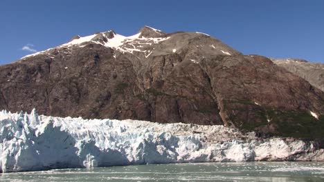 Margerie-Glacier-in-a-sunny-day