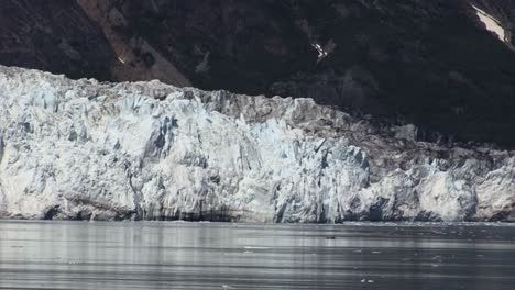 Close-shot-of-Margerie-Glacier-in-Alaska