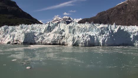 Margerie-Glacier-and-Mount-Tlingit,-Mt-Fairweather-in-the-background