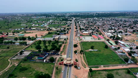 La-Carretera-Principal-Para-Entrar-En-La-Ciudad-De-Katsina-En-Nigeria---Vista-Aérea