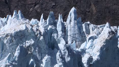 Picos-Irregulares-De-Hielo-En-La-Parte-Superior-Del-Glaciar-Margerie-Forman-Una-Forma-única