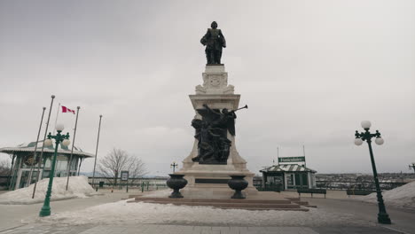 Historisches-Denkmal-Samuel-de-champlain-In-Quebec,-Kanada-Im-Winter