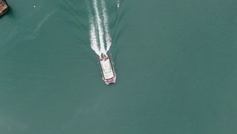 High-speed-Ferry-boat-crossing-Hong-Kong