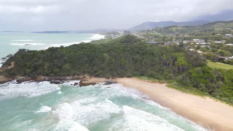 Beautiful-Sea-Waves-On-Sandy-Beach---Blue-Crystal-Water-And-Fine-White-Sand-With-Lush-Vegetation-In-Sapphire-Beach,-Coffs-Harbour,-NSW,-Australia---aerial-drone-shot