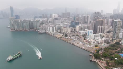 Hong-Kong-Bay-Küste-Und-Wolkenkratzer-Am-Wasser,-Luftbild