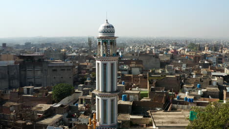 Minarete-Masjid-Con-Descripción-General-De-La-Ciudad-De-Rawalpindi-En-Pakistán