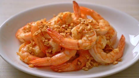 fried-shrimps-or-prawns-with-garlic-on-white-plate---seafood-style