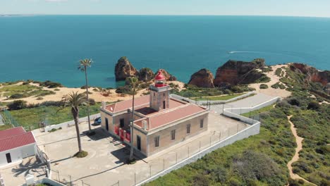 Farol-da-Ponta-da-Piedade,-landmark-lighthouse-in-Lagos-,-Algarve,-Portugal