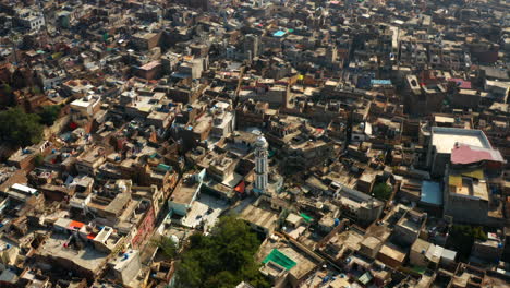 Minaret-At-Cityscape-With-Compact-Buildings-At-Rawalpindi-In-Punjab-Province-Of-Pakistan