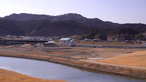 Nueva-Construcción-En-Curso-En-El-área-Aplanada-Después-Del-Tsunami-En-El-Este-De-Japón